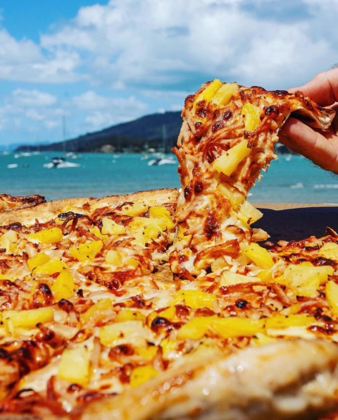 Beagles Pizza by the sea