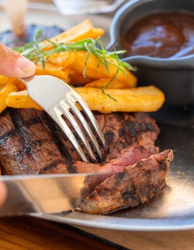 The Pub At Airlie Beach Hotel steak