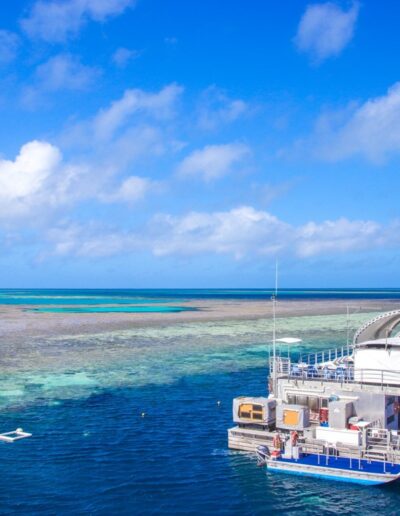 Hardy Reef Whitsundays (4) Hardy Reef Whitsundays pontoon