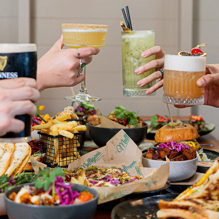 Mulligans Sports Bar Airlie Beach Restaurant and Pub